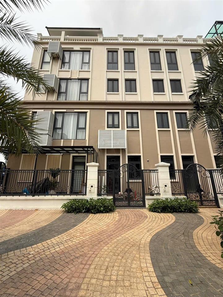 Mua nhà tặng công viên. thời đại 68m2 vin3, 2 mặt tiền sau nhà là công viên. giá tốt