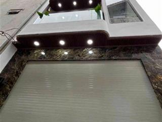 Nhà dân xây 5 tầng, ô thoáng, thiết kế hiện đại, gần mặt hồ la dương