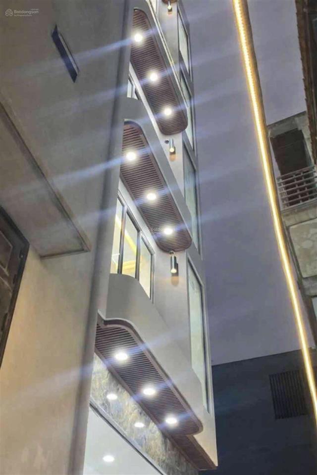 Nhà 5 tầng la dương phong cách hiện đại thời trang trẻ giá 12tỷ . một bước da phố ngõ ổ tô gần hồ