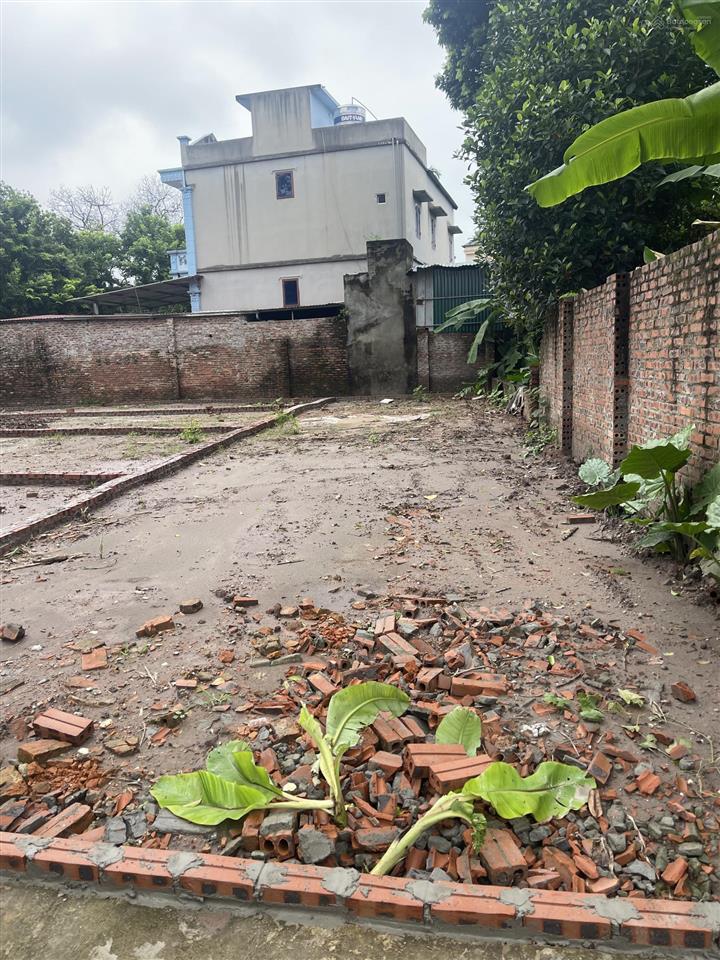 Vợ chồng tôi cần tiền bán lô đất cho ai sử dụng. lô đất tại thượng vựcchương mỹ. giá 1,8 tỷ
