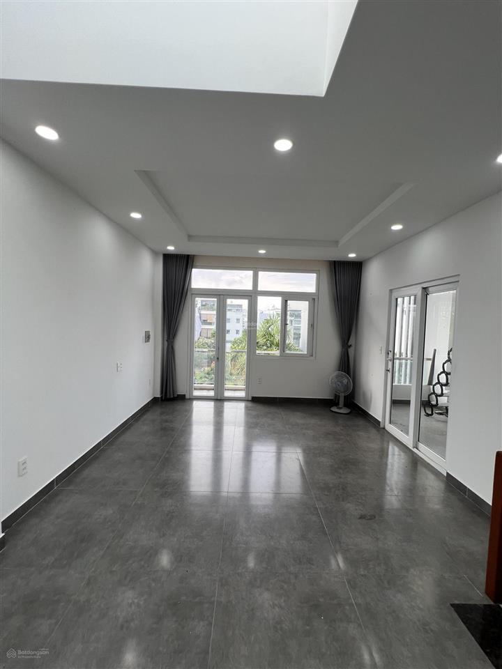 Bán nhà kdc đào sư tích, nhà bè nội thất đầy đủ nhà mới hiện đại.