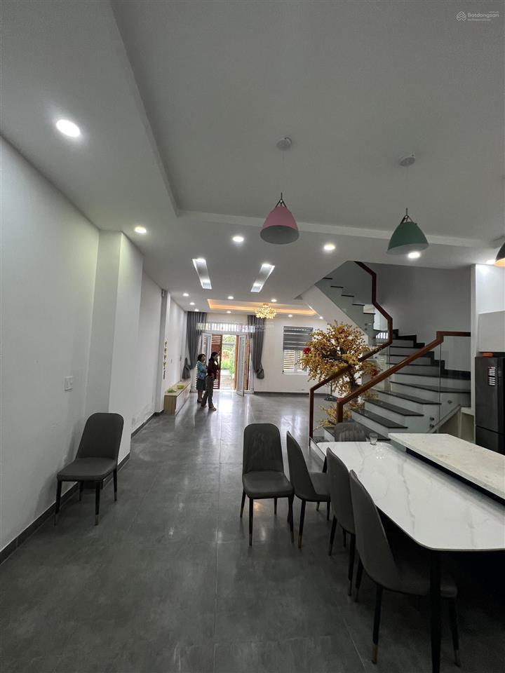 Bán nhà kdc đào sư tích, nhà bè nội thất đầy đủ nhà mới hiện đại.