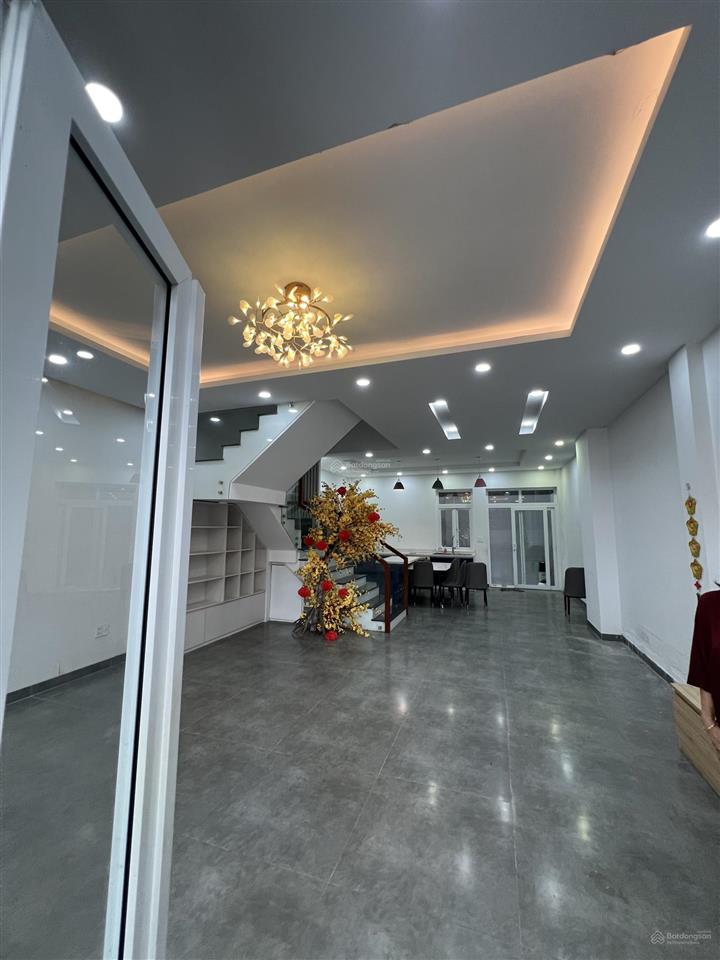 Bán nhà kdc đào sư tích, nhà bè nội thất đầy đủ nhà mới hiện đại.