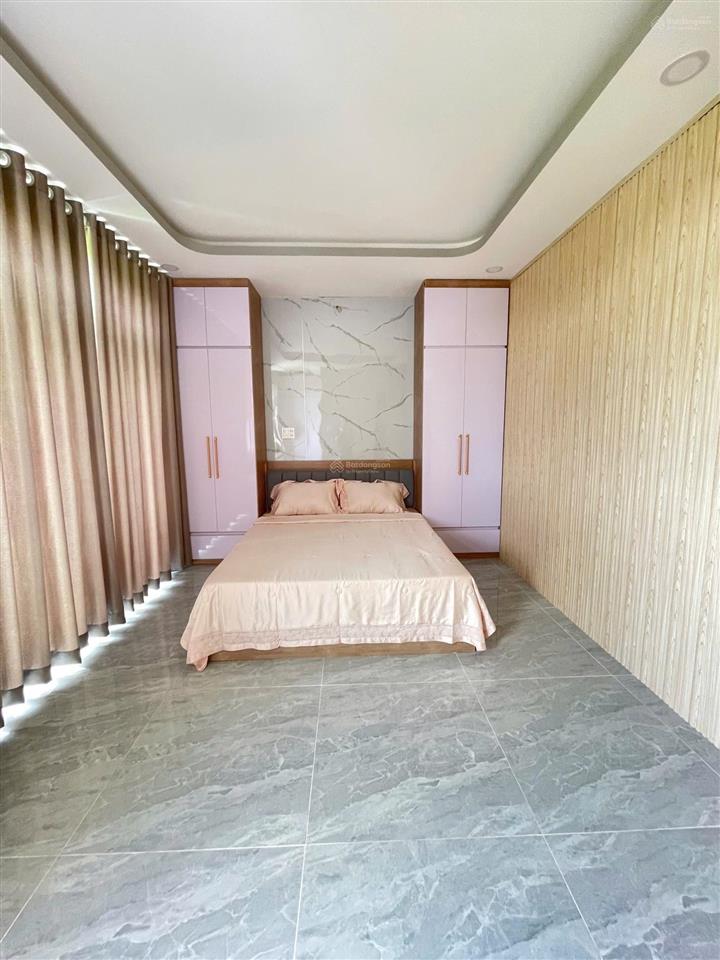 Nhà biệt thự đẹp thang máy full nội thất kdc ven sông cực đẹp