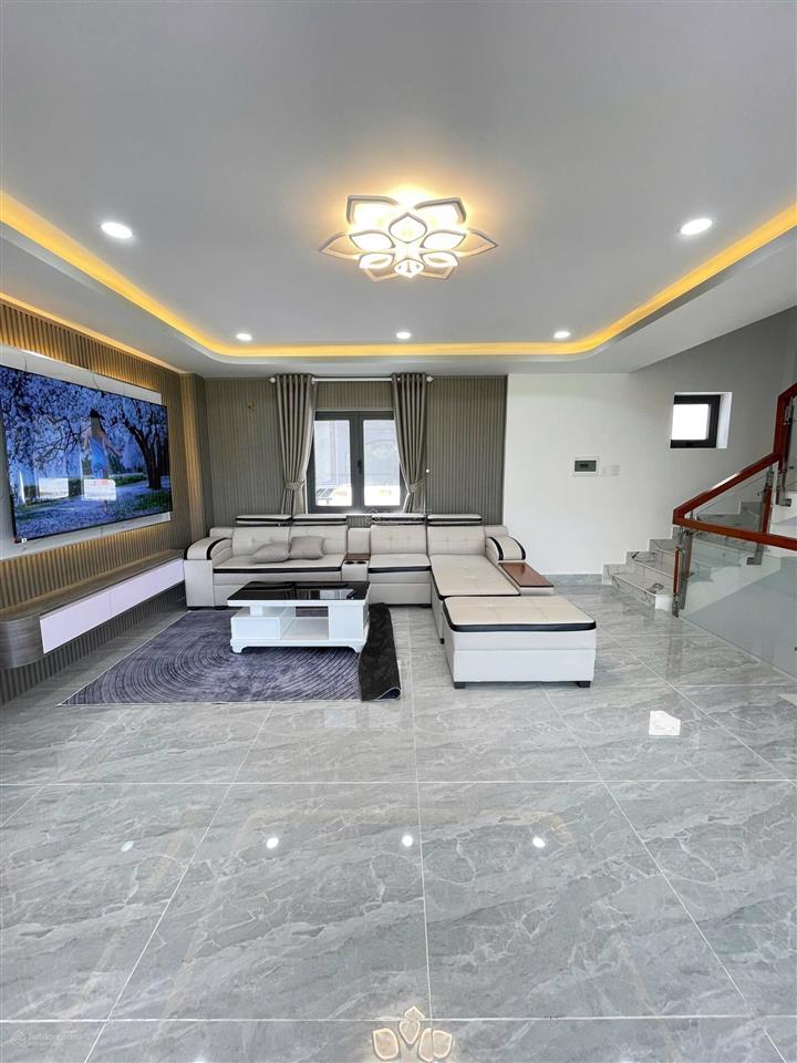 Nhà biệt thự đẹp thang máy full nội thất kdc ven sông cực đẹp