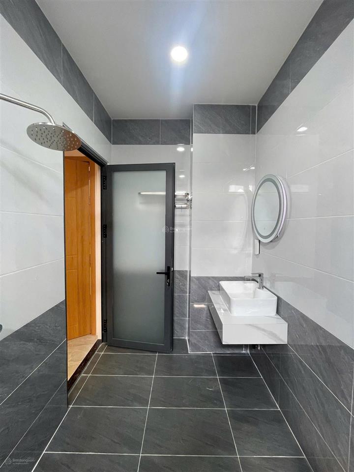 Nhà biệt thự đẹp thang máy full nội thất kdc ven sông cực đẹp