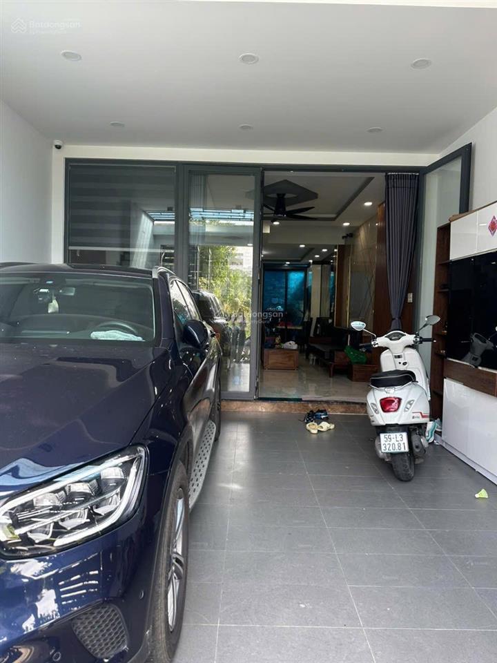 Cho thuê nhà nguyên căn nội thất đầy đủ trong kdc đào sư tích 85m2. 1 trệt, 2 lầu, sân thượng.