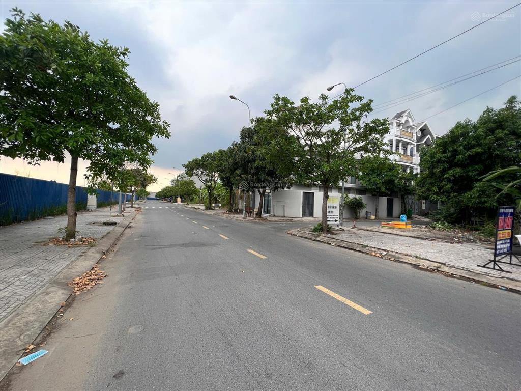 Bán nhà góc 2 mặt tiền đường 16m tại kdc đào sư tích, nhà bè