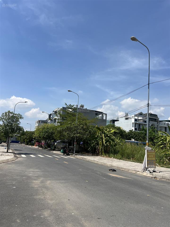 Một lô diện tích ngang 8x14m sổ hồng trục đường 16m tại kdc đào sư tích