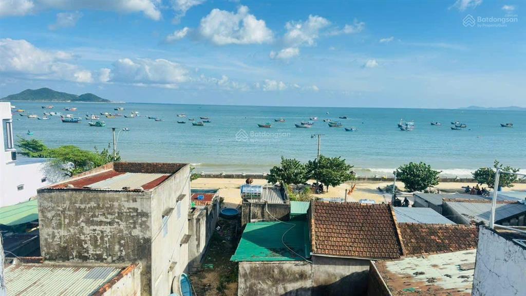 Bán villa đẹp gần bãi tắm đại lãnh