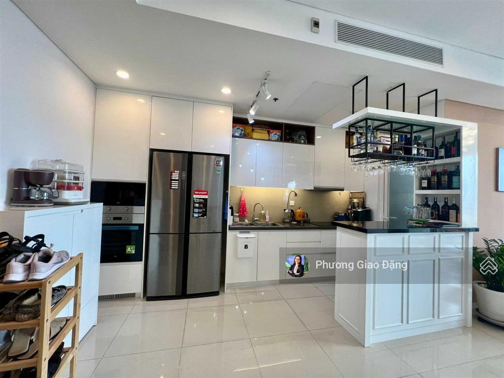 Cho thuê căn hộ 2pn sarimi sala mặt tiền đường nguyễn cơ thạch sát bên emart view q1 bitexco  30tr