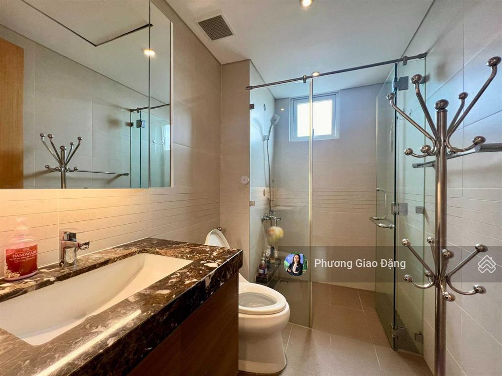 Cho thuê căn hộ 2pn sarimi sala mặt tiền đường nguyễn cơ thạch sát bên emart view q1 bitexco  30tr