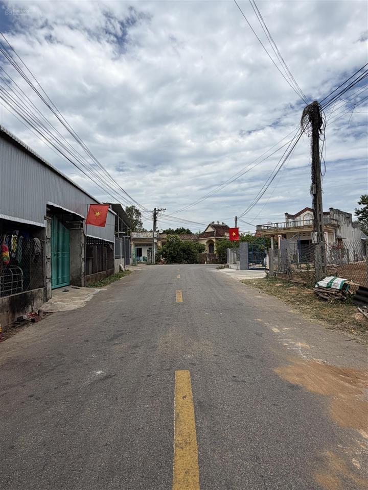 Bán đất gấp tại mỹ á. diện tích 240m2, ngang 8.8m, đường nhựa. phù hợp kinh doanh, đầu tư. giá tốt