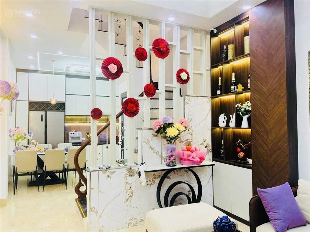 Siêu phẩm hồng mai nhà đẹp 40m2 ngõ thoáng cách ô tô 20m ở luôn