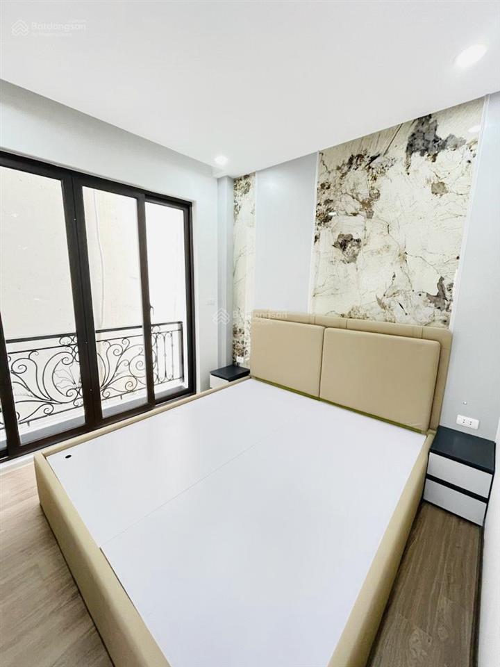 Nhà đẹp tam trinh thang máy lô góc thoáng sáng ở cực sướng!