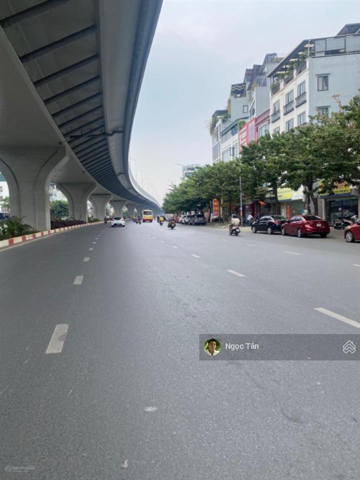 Mặt phố minh khai không phải lúc nào cũng có hàng đẹp để mua