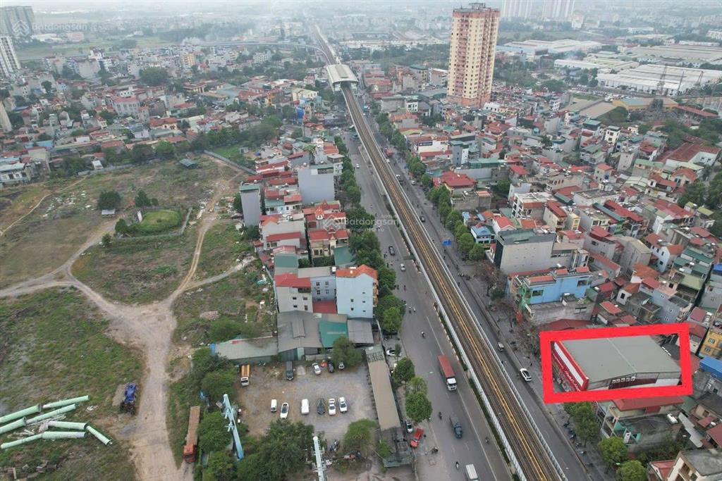 Bán nhà 3 tầng mặt đường quang trung