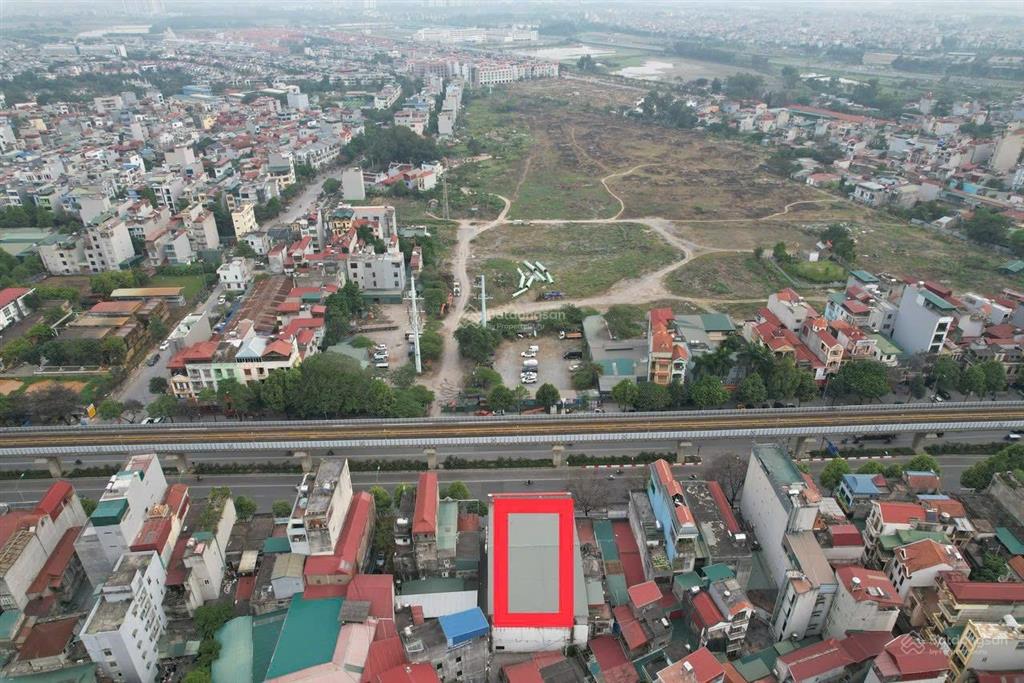 Bán nhà 3 tầng mặt đường quang trung
