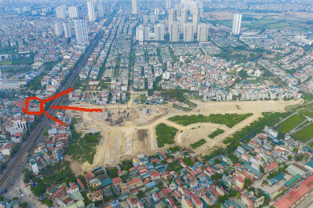 Bán nhà 3 tầng mặt đường quang trung