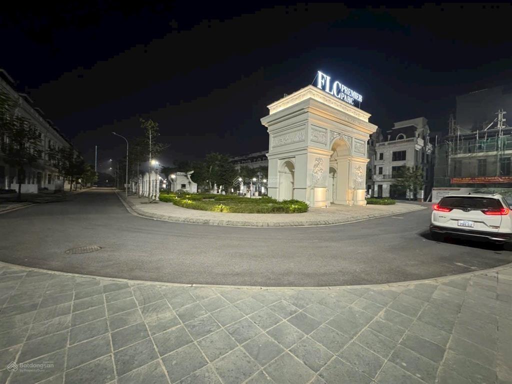 Bán liền kề ô góc mặt quảng trường kđt flc premier parc đại mỗ