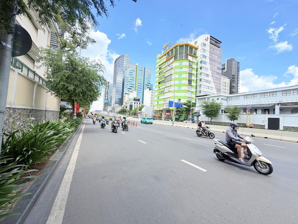 Nguyễn Trung Ngạn, Quận 1 Giá chào 6,5 tỷ.