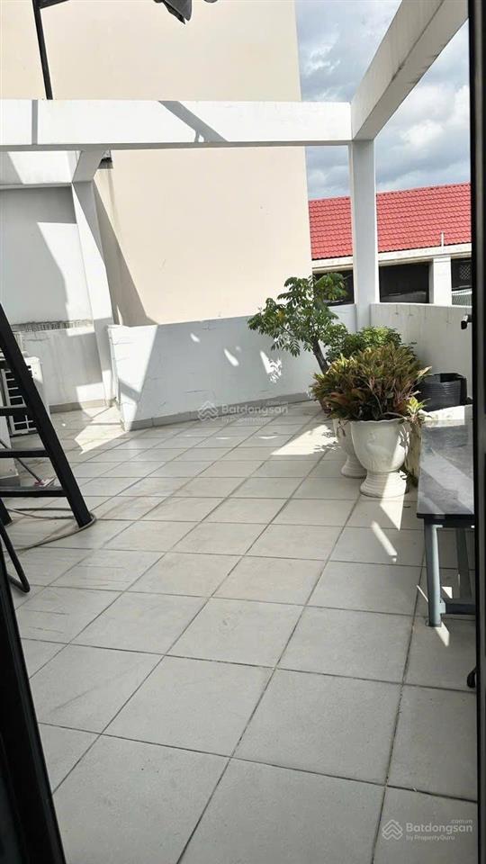 Nhà bán nở hậu mặt tiền 3/2  quận 11