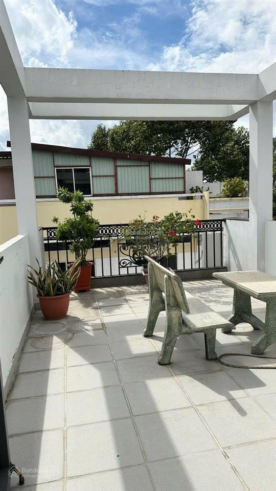 Nhà bán nở hậu mặt tiền 3/2  quận 11