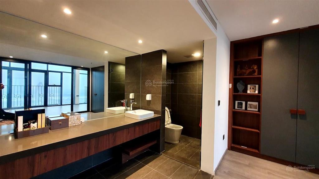 Cần bán căn hộ 3pn tại pentstudio, lô góc, tầng cao, view cầu nhật tân đẹp, sổ lâu dài, chỉ 20 tỷ