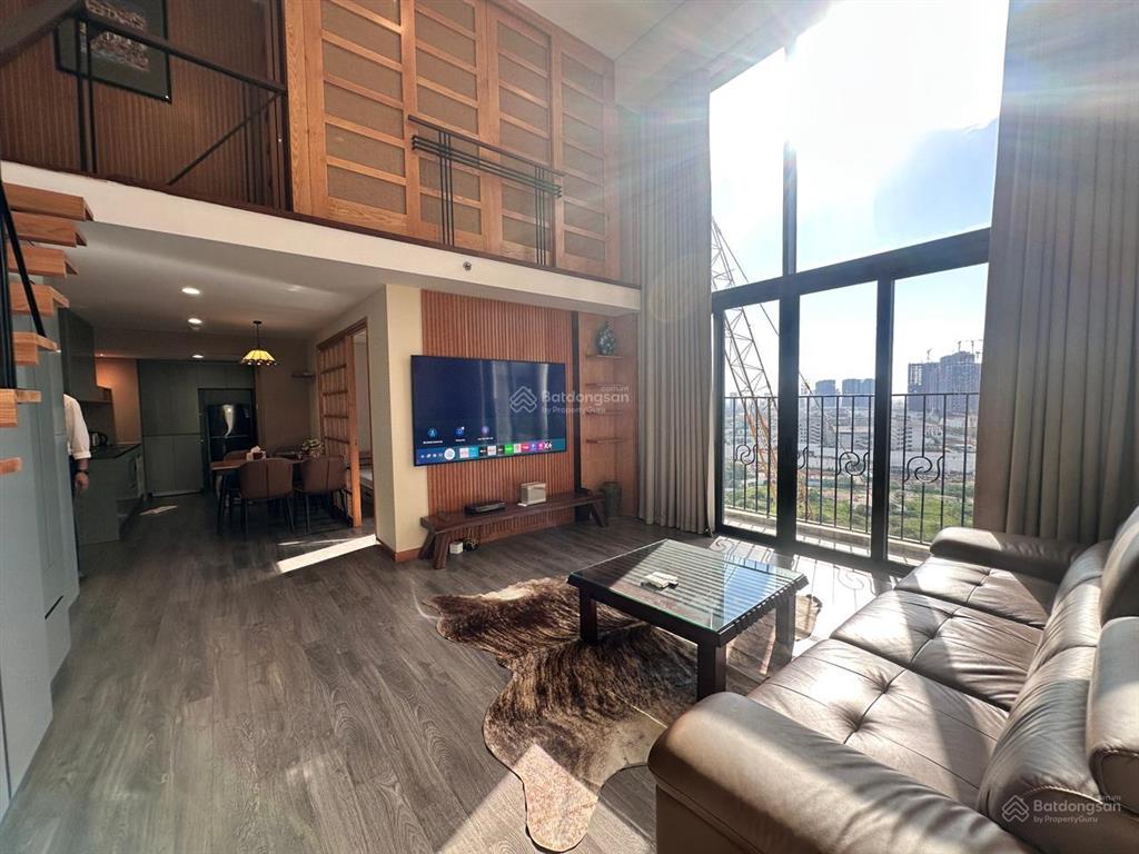 Hiếm, cho thuê pentstudio căn 2pn, 91m2, đầy đủ nội thất, chuyển vào ngay, tầng trung, giá 33tr/th