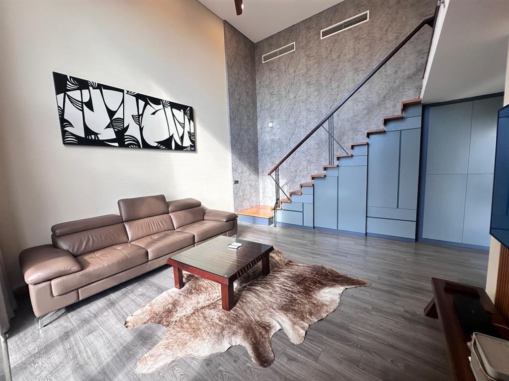 Hiếm, cho thuê pentstudio căn 2pn, 91m2, đầy đủ nội thất, chuyển vào ngay, tầng trung, giá 33tr/th