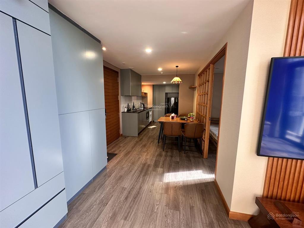 Hiếm, cho thuê pentstudio căn 2pn, 91m2, đầy đủ nội thất, chuyển vào ngay, tầng trung, giá 33tr/th