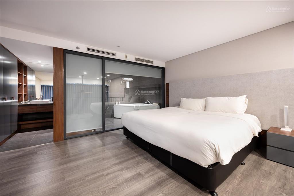 Bán chcc tại pentstudio, thông tầng, 76m2, view hồ tây, sở hữu lâu dài, giá chỉ 9.2 tỷ, tầng trung
