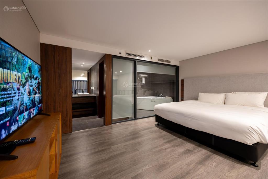 Bán chcc tại pentstudio, thông tầng, 76m2, view hồ tây, sở hữu lâu dài, giá chỉ 9.2 tỷ, tầng trung