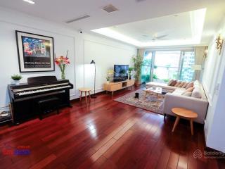 Chính chủ thiện chí muốn bán gấp căn hộ 172m2 view hồ công viên. giá siêu hấp dẫn 125 triệu/m2