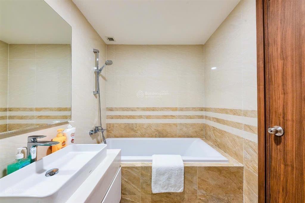 Bán căn hộ 2pn 2wc 82m2 đầy đủ nội thất saigon royal