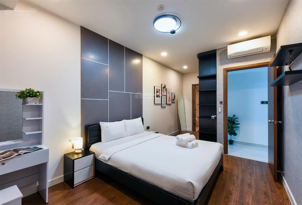 Bán căn hộ 2pn 2wc 82m2 đầy đủ nội thất saigon royal