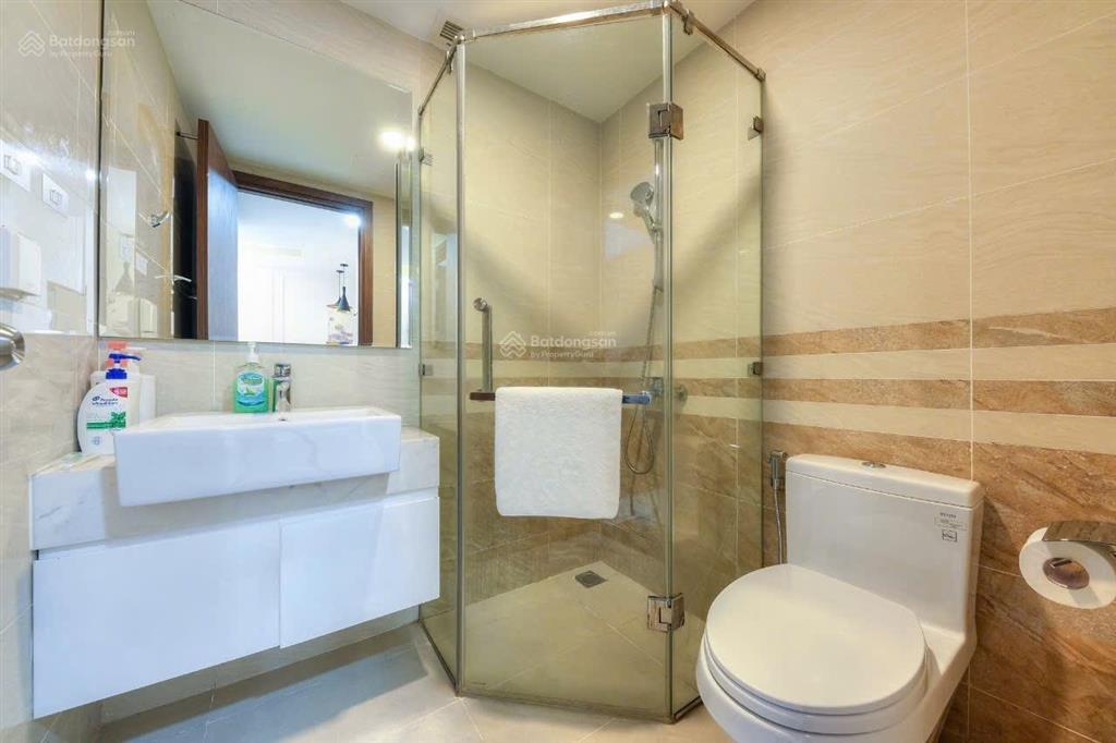 Bán căn hộ 2pn đầy đủ nội thất saigon royal bến vân đồn