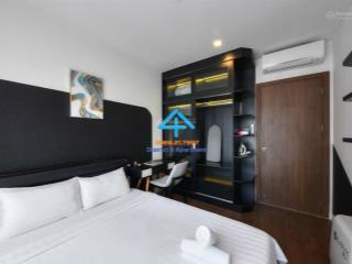 Bán căn hộ 2pn đầy đủ nội thất saigon royal bến vân đồn