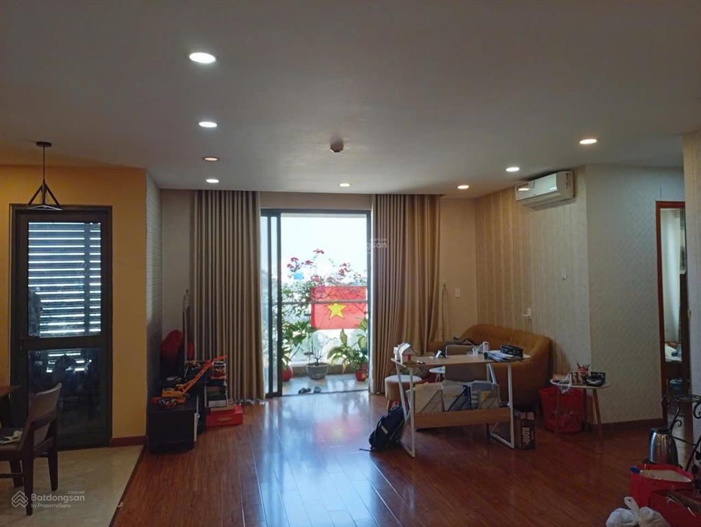 Bán căn hộ 3pn 117m2 đầy đủ nội thất the gold view