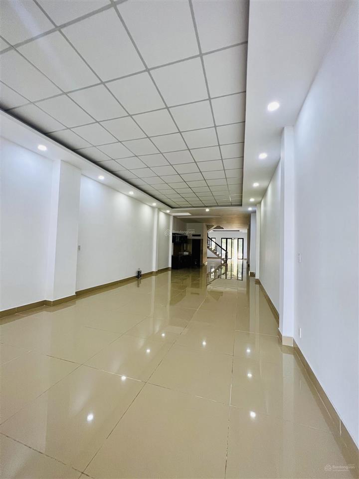 Cho thuê nguyên căn nhà siêu rộng dt 5x50m tầng trệt trống suốt hợp ở chứa hàng may mặc vp công ty