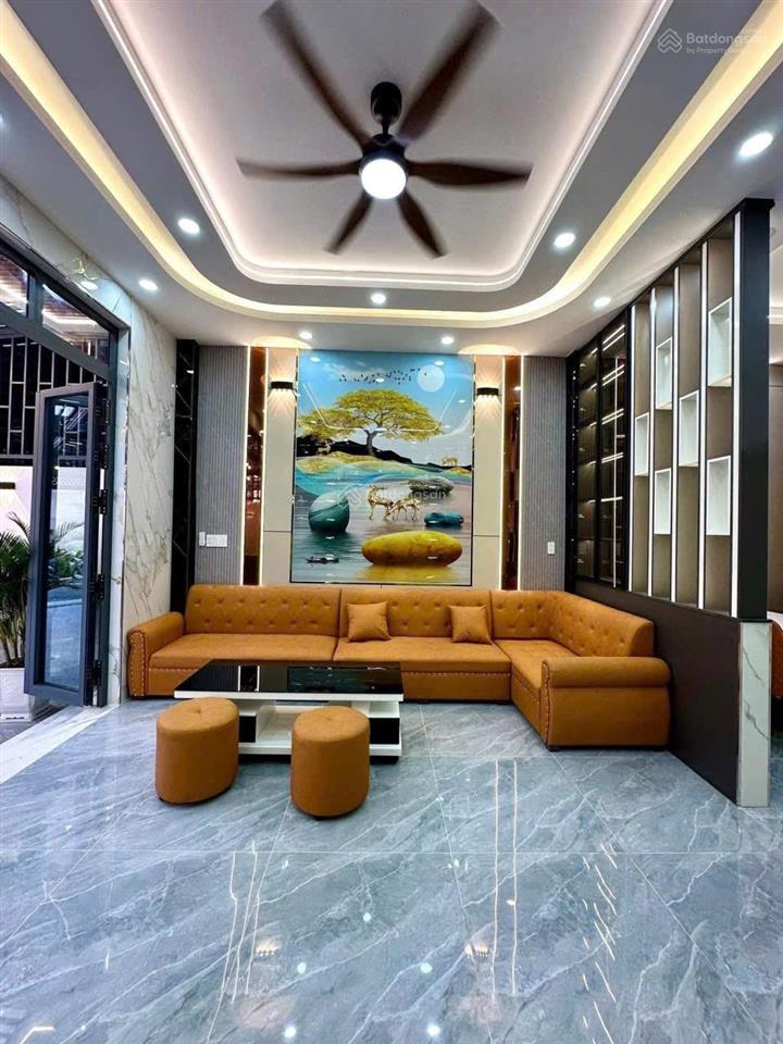 Cho thuê nhà mới xây 100% dt 5x20m 1trệt 4lầu 5pn 6wc sân rộng đậu 2 xe hơi full nội thất cao cấp