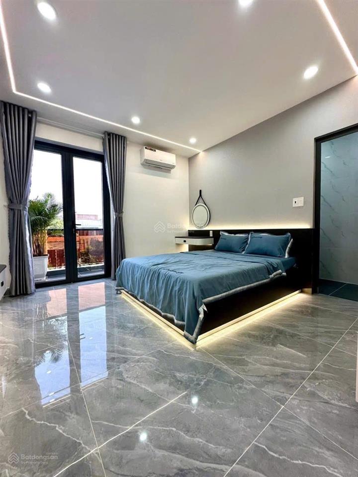 Cho thuê nhà mới xây 100% dt 5x20m 1trệt 4lầu 5pn 6wc sân rộng đậu 2 xe hơi full nội thất cao cấp