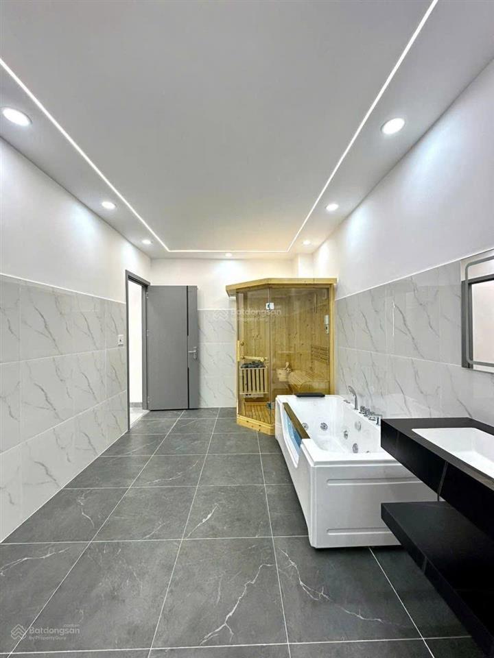 Cho thuê nhà mới xây 100% dt 5x20m 1trệt 4lầu 5pn 6wc sân rộng đậu 2 xe hơi full nội thất cao cấp