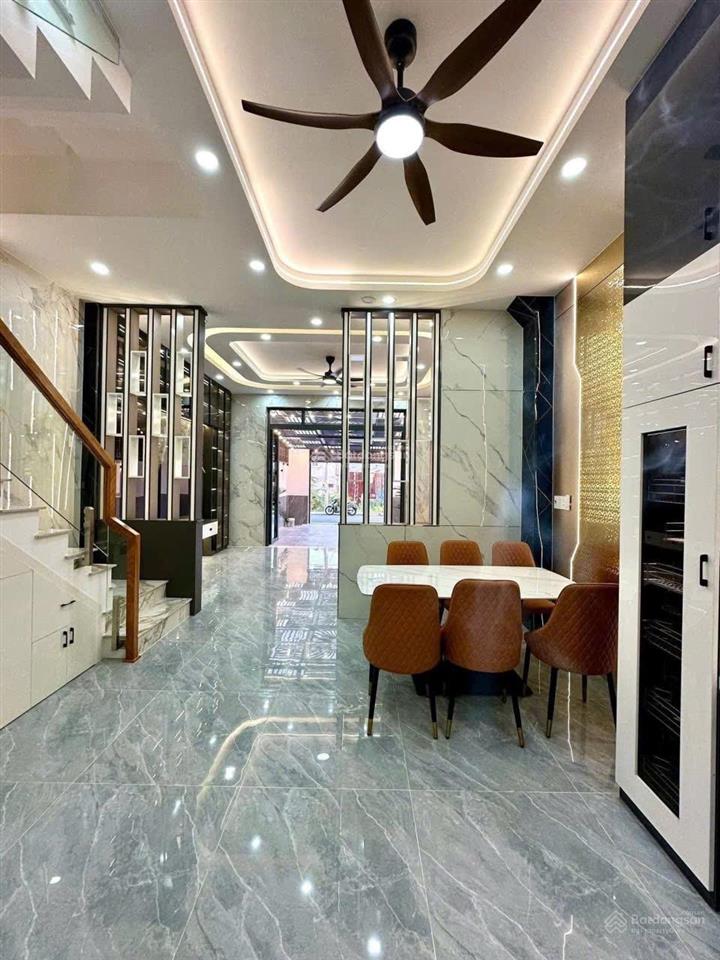 Cho thuê nhà mới xây 100% dt 5x20m 1trệt 4lầu 5pn 6wc sân rộng đậu 2 xe hơi full nội thất cao cấp