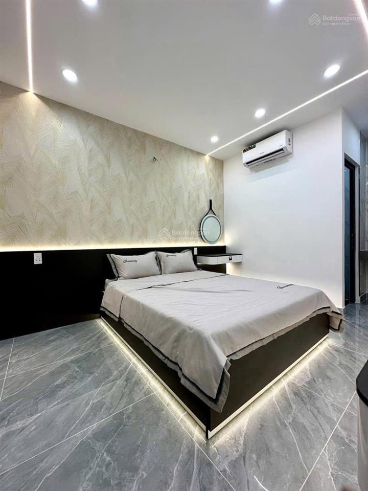 Cho thuê nhà mới xây 100% dt 5x20m 1trệt 4lầu 5pn 6wc sân rộng đậu 2 xe hơi full nội thất cao cấp
