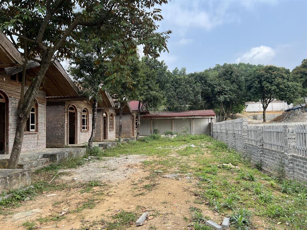 Chị gái em cần tiền mua chung cư, bán gấp mảnh 723m2, 150m2 thổ cư. tặng nhà và tài sản trên đất