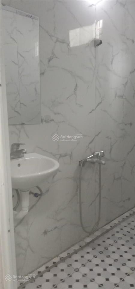 Cho thuê phòng 15m2 khép kín đủ đồ ngõ 33 lãng yên hbt  hn