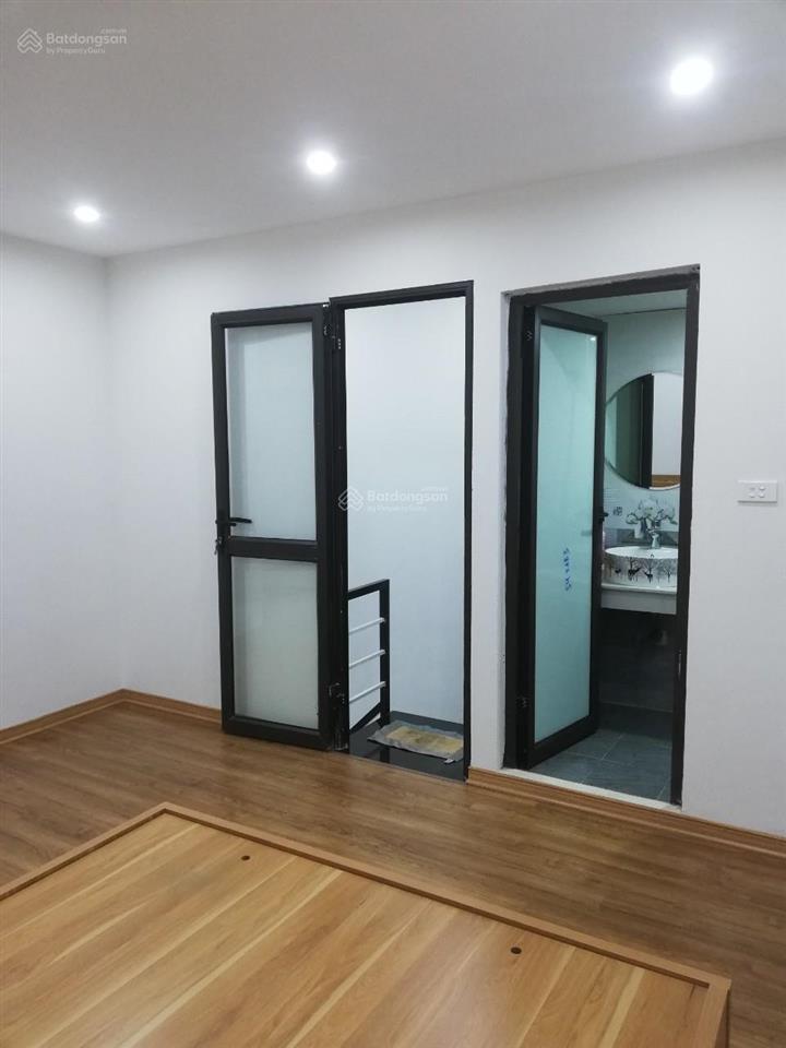 Cho thuê nhà 30m² x 2t nhà mới đủ đồ ngõ 219 đê tô hoàng hbt  hn