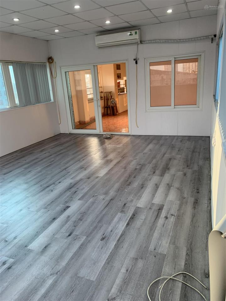 Cho thuê văn phòng 50m² tầng 8 tòa nhà 124 lạc trung hbt  hn