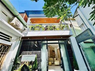 Tôi cần bán gấp căn đoàn thị điểm, p3, phú nhuận giá 3tỷ3/52,1m2. 1 trệt 2 lầu 3pn. sổ mới